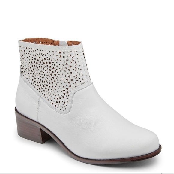 White Leather Vionic Boots - Picture 2 of 4